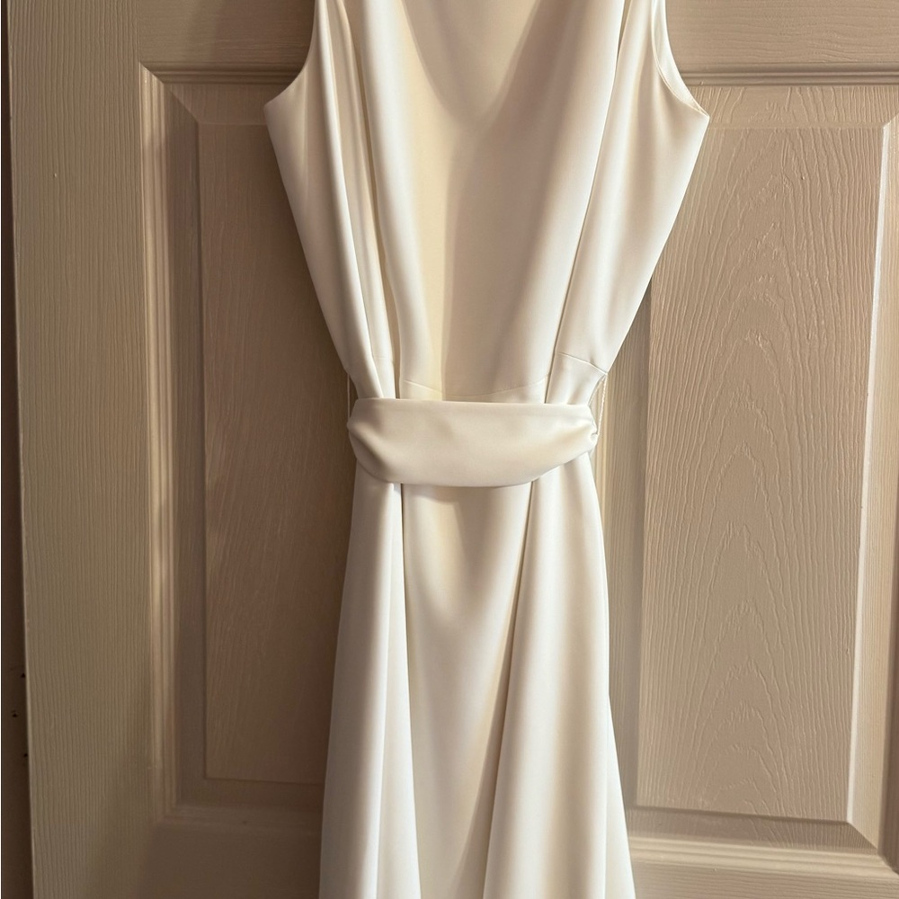 Elegant White Sleeveless Dress